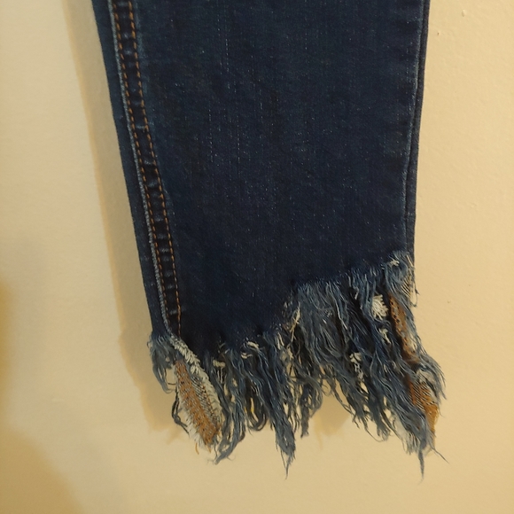 Free people. Distressed skinny jeans. - Picture 6 of 9